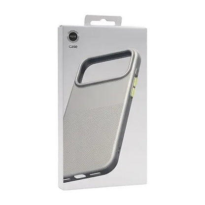 Capinha Emborrachada com Textura Bipartida e Interior Aveludado – iPhone 17